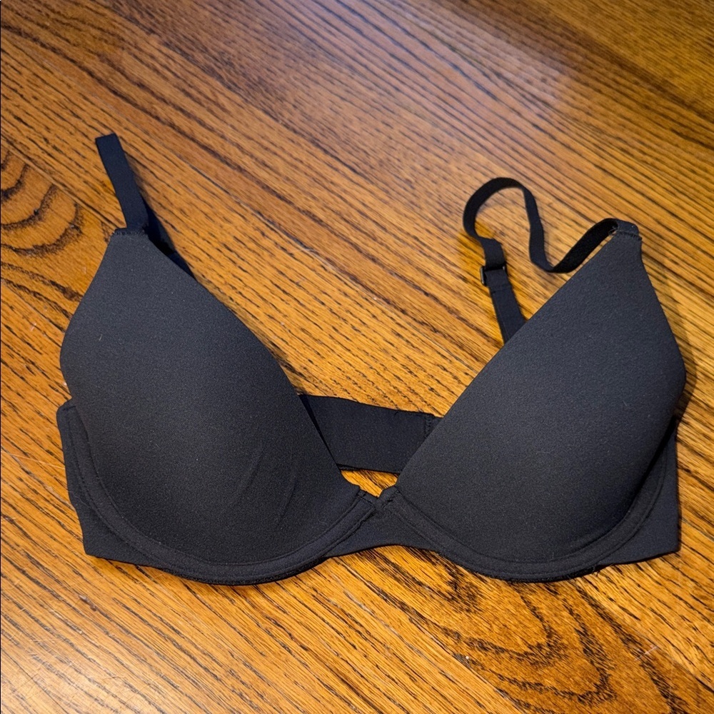 SKIMS Classic Fits Everyone Black T-Shirt Bra Size 30C